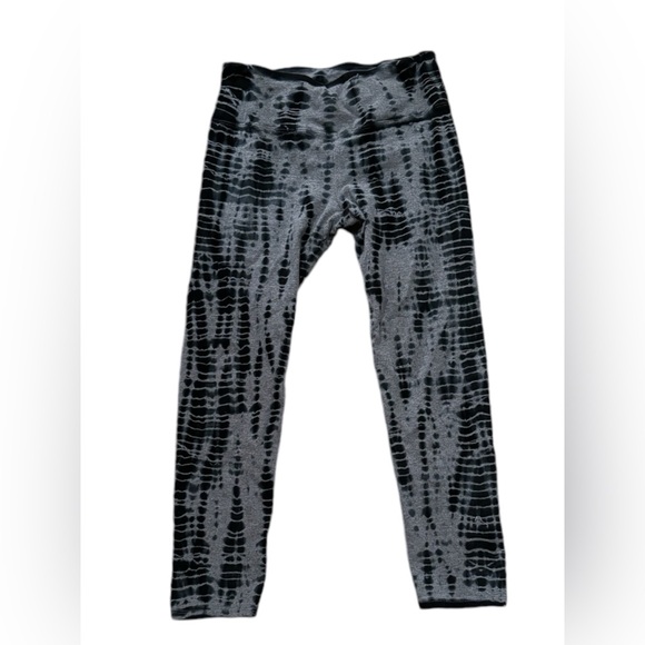 Hard Tail Super Soft High Waist Tie Dye Flat Waist
Cropped Legging Size Small - Picture 2 of 4